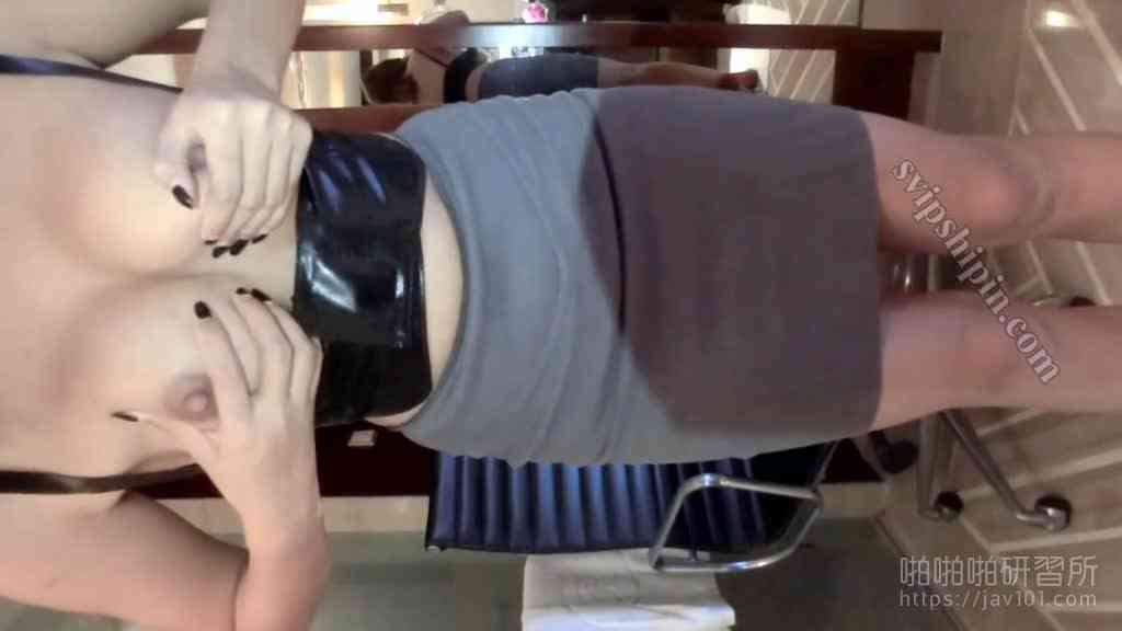 เลขาสาวนมโต ถอดโชว์เพราะอยากโดนเย