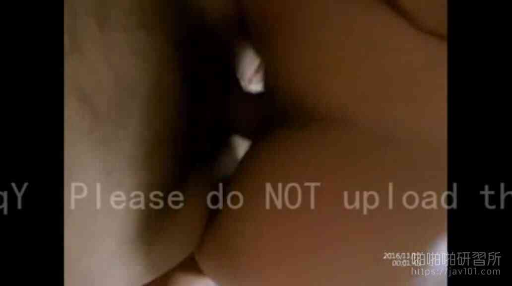 隔壁姊姊穿著花紋絲襪來探班 心癢已久的她不停搖動