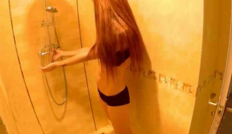 剛認識的姐姐太誘人！邀我到旅館「暗示快點插」她一脫我小頭跟著猛晃！