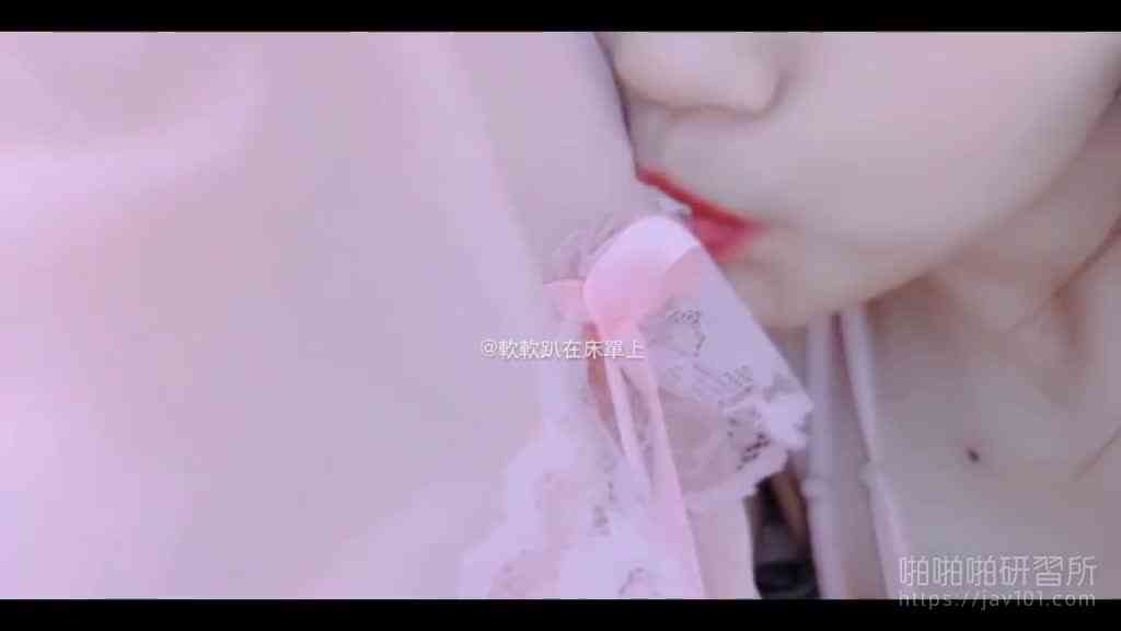 สองสาวสวยหีแฉะ ผลัดกันดูดเลีย  (2)