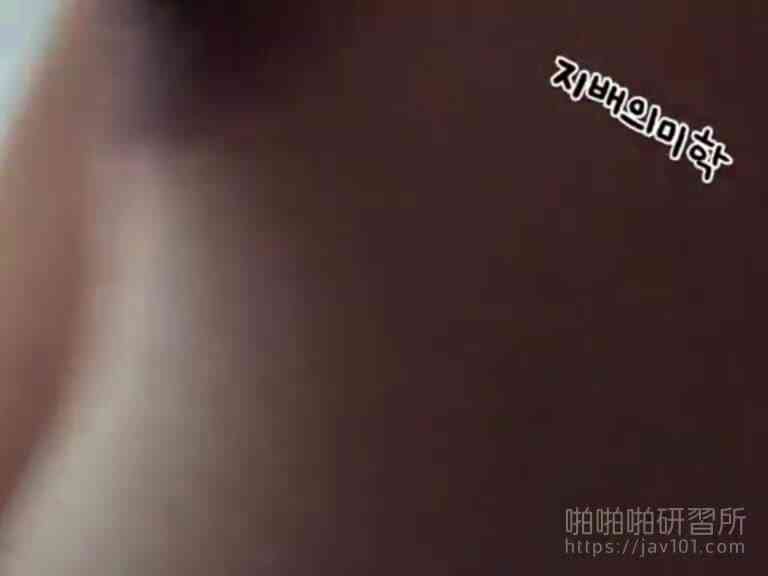 超騷氣大三正妹在小套房裡大玩性愛遊戲！最愛綑綁play：瞄準她的嘴射15