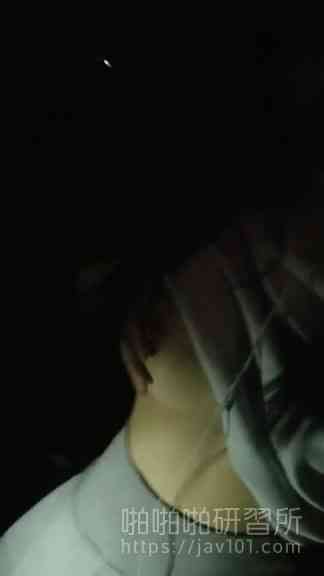 แฟนบอกให้ผมไปหาที่มหาลัย แล้วเราก็หามุม ต้นไม้เยอะๆเย็ดกัน สองน้ำรวด