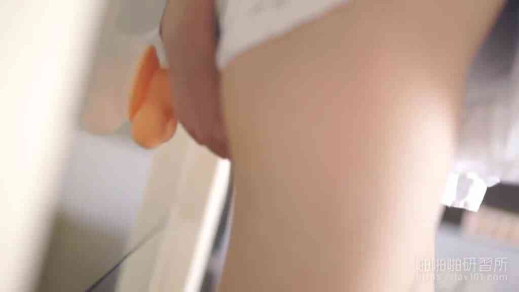 少女VIP收費視頻 南小鳥警官COS 2