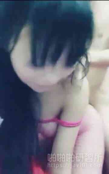 [JAV101精選直播!] 18歲大奶妹首次開播就激情做愛! 給屁孩無套口爆又內射! 2