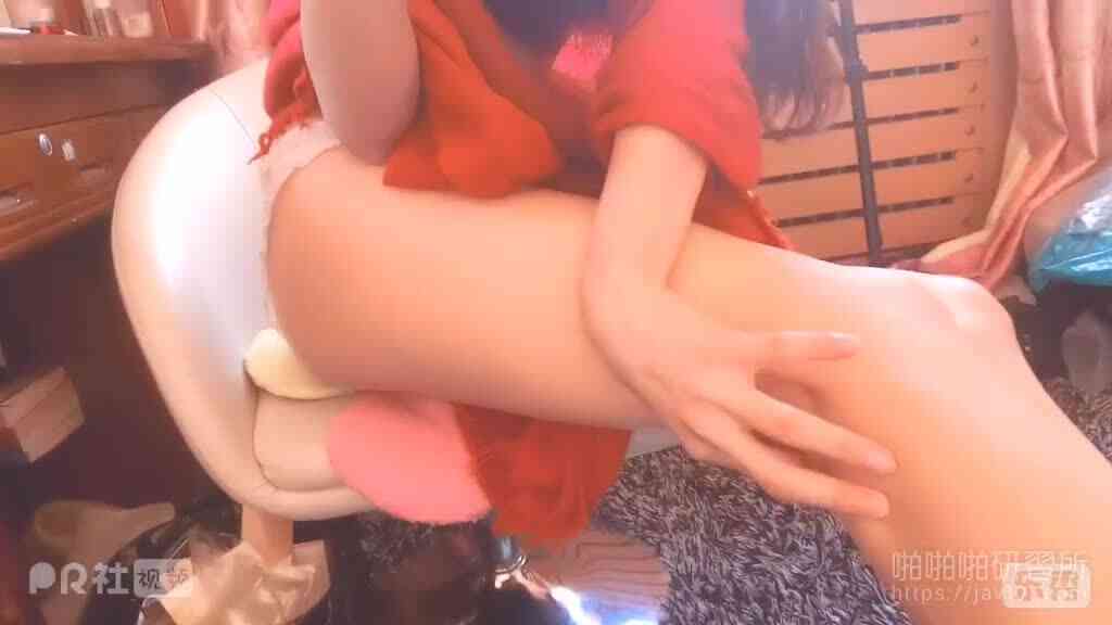 性感睡衣包不住她的好身材！水蛇腰搭配性感美乳讓網友瘋狂：我願意幫妳脫4