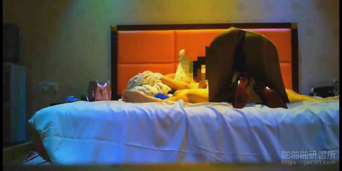 風情萬種的會所女郎偷偷幹! 多角度清晰偷拍