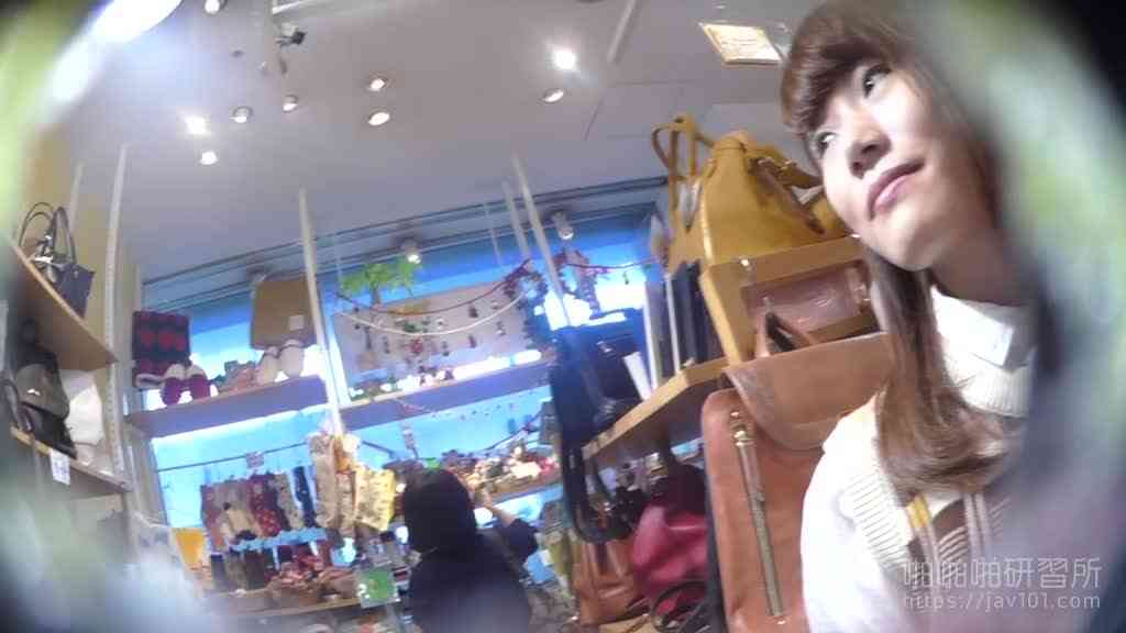 แอบถ่ายใต้กระโปรงพนักงานสาวๆ 24