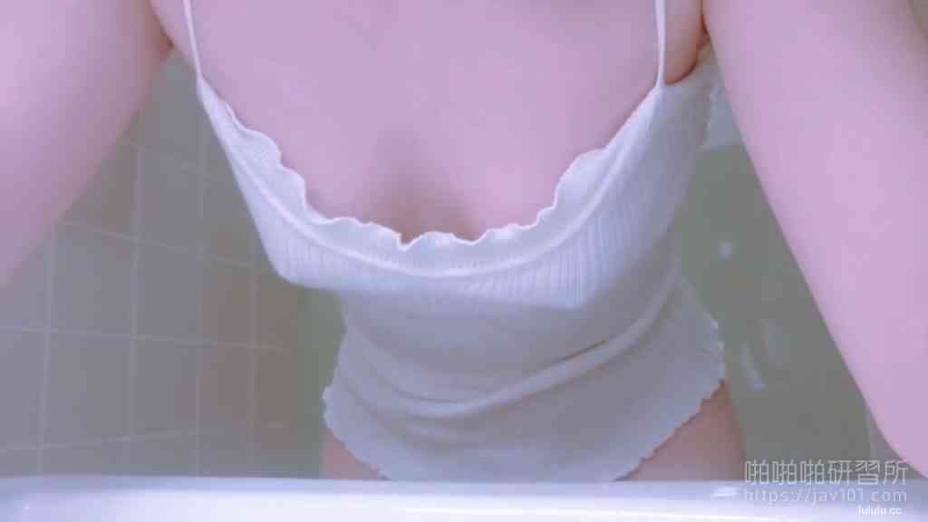 สาววัยใสเงี่ยนไม่มีควยปลอมเลยใช้เไดร์เป่าผม เป่าลมเย็นเข้าหีตัวเองเสียวๆ 2