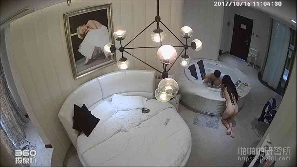 ตั้งกล้องถ่ายม่านรูดหรู รุ่นพี่หมาลัย ชวนรุ่นน้องมาแช่น้ำร้อน ก่อนชวนเย็ด