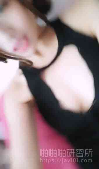 ฉันรู้สึกต้องการยิงปืนบางนัดเมื่อเห็นสตรีนักกีฬาสวยร้อนแรงที่ตำรวจไม่ได้เห็น