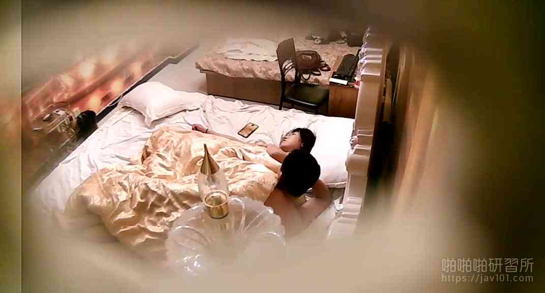 ผู้ชายหัวล้านจะดำเนินต่อไปอย่างไรหลังจากพักผ่อนสักพักหลังจากรอบแรกกับภรรยาของคนอื่น?