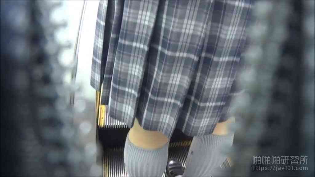 นักสำรวจที่แท้จริง! ไม่ว่าจะยืนหรือนั่ง สีของกางเกงชั้นในของเด็กหญิงโรงเรียนมัธยมมักจะน่าสนใจ 45