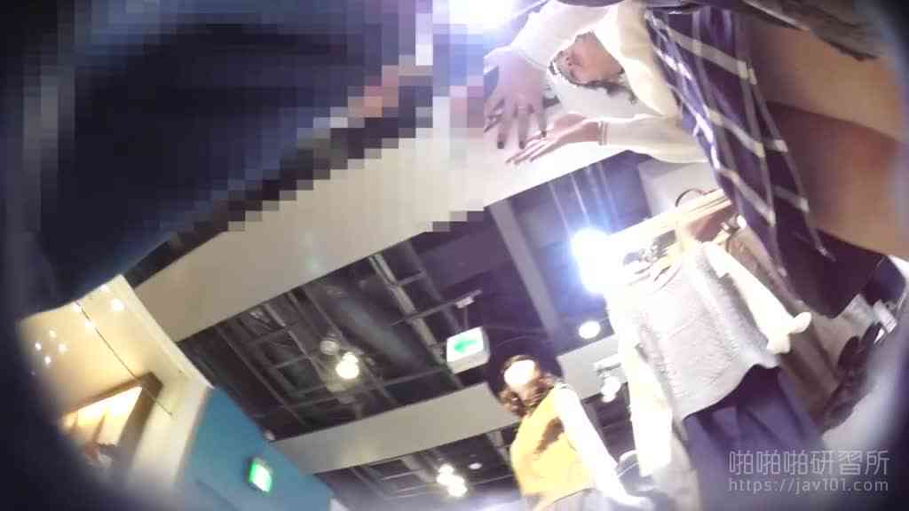 นักสืบจริง!! แกล้งถามพนักงานขายร้านค้าที่มีความหลงใหล แต่จริงๆแล้วต้องการจะคอยหลบมองดูว่าลายอะไรบนชุดชั้นใน 27