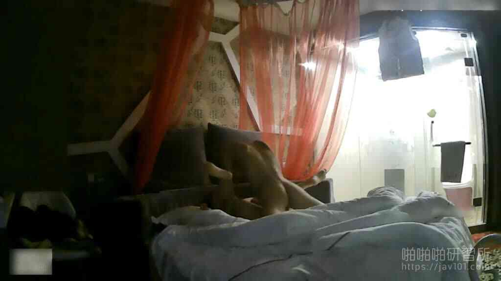 สาววัยใสโดนหนุ่มในแอพหลอกมานัดเย็ด เธอไม่ยอมถอดเสื้อ ไอ้หนุ่มก็เลยจับถอดเองและเย็ดสองน้ำรวด