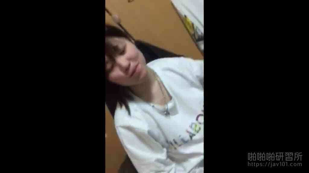 日本可愛妹子青澀的第一次援交 啪啪時看她還沒幾根毛超稚嫩