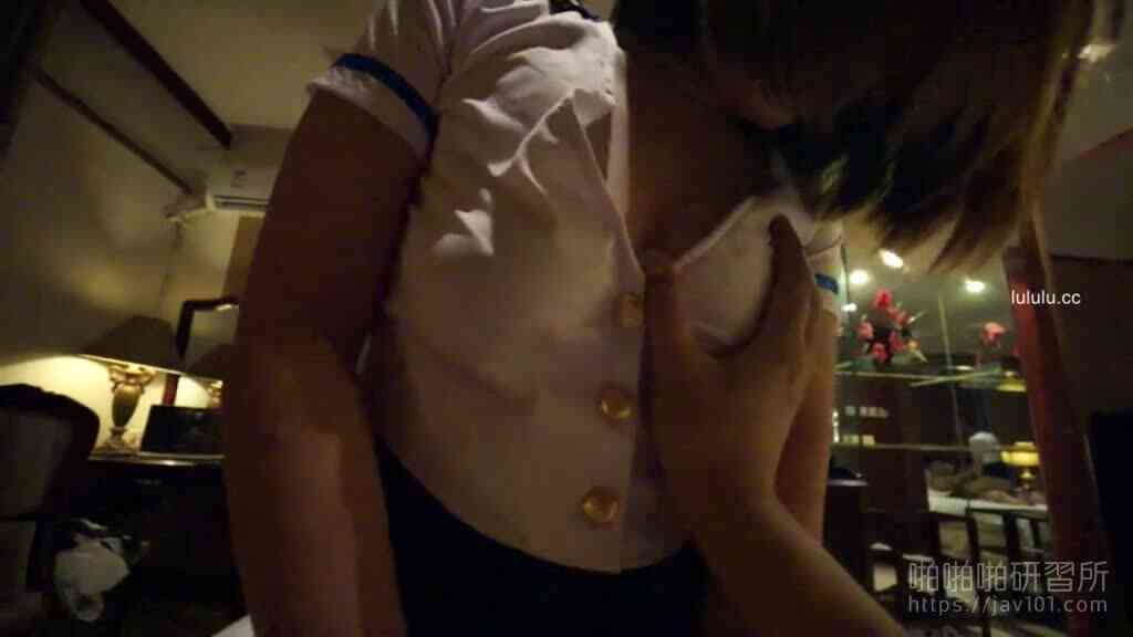 主動要求拍下「淫蕩記實」晃奶妹超愛品嘗小香菇！閃亮絲襪撥開就直捅１