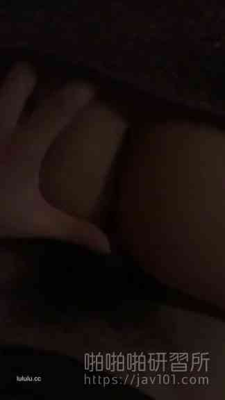 就是喜歡跟姊妹一起玩雙飛！約拍過的小模這次換約炮！輪流抽插姊妹叫不停 (18)