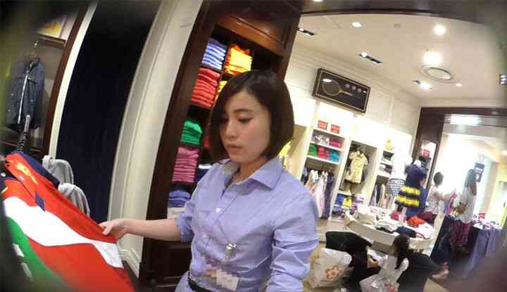 แอบถ่ายใต้กระโปรงพนักงานสาวสวย