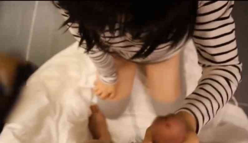 รุ่นน้องที่โรงเรียนเธอบอกว่า ไม่ยอมให้เย็ด แต่หลังจากโดนเย็ด ก็คุกเข่า ขออมควยเลย