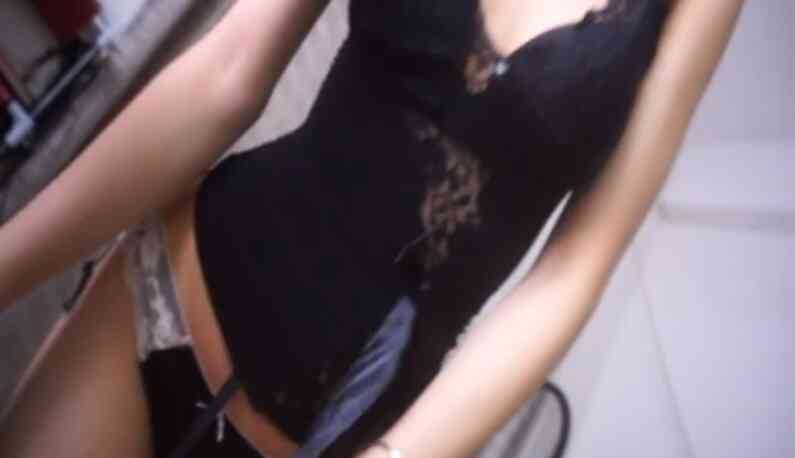 焦點全在她的三角地帶！翹臀不停晃蕩就跟行為一樣放浪～床下放蕩床上淫蕩的妹子