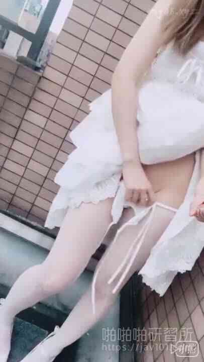 นางฟ้าชุดขาว วอนขอคนพาไปขึ้นสวรรค์ (3)