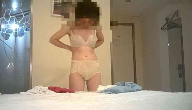 國中英文老師才剛分手 不甘寂寞約泡想被猛幹