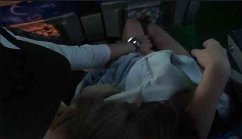 【獨家台片】Line群瘋傳！雪山隧道客運偷拍！前座情侶激情的又摳又吸完全沒察覺 第一部