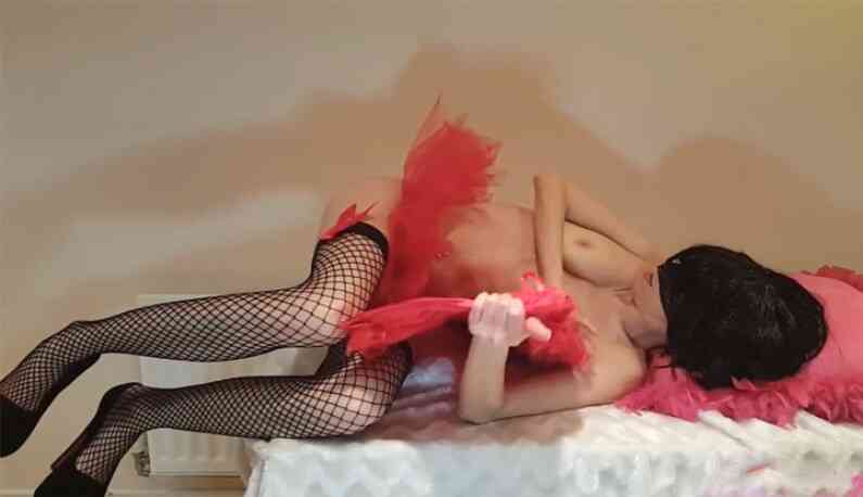 [歐美]激情女郎想解鎖更多姿勢 用精華液幫她奶子保養