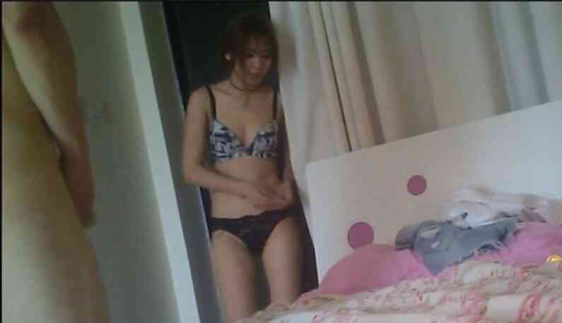 [JAV101本土精選!]暑假的時候最多大學妹有兼職! 身材誘人直呼受不了