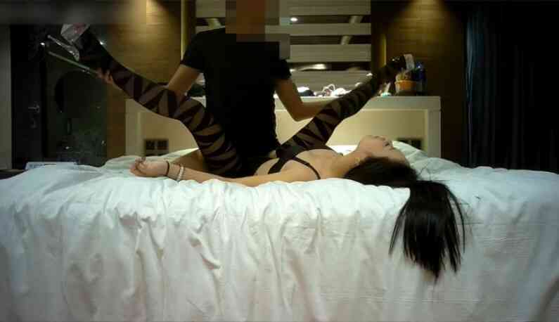 นัดเย็ดสาวขายาวถุงน่องดำ เธอบอกว่าทั้งเจ็บทั้งเสียวแต่ก็ไปถึงสวรรค์นะ