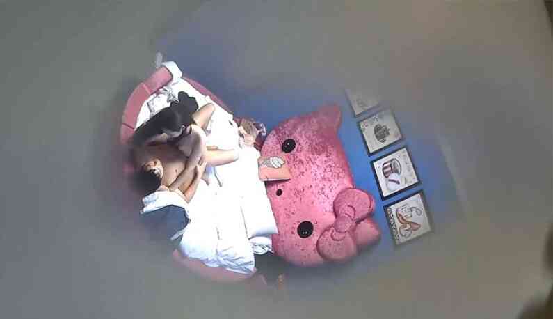 不懂得憐香惜玉 女大生被操到淒厲浪叫