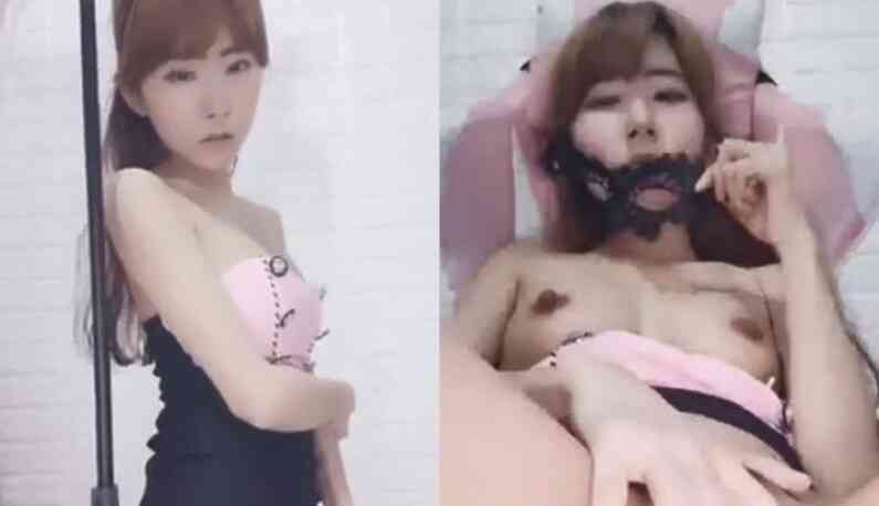 可愛眼鏡娘 不戴眼鏡更專注於粉嫩蜜穴的自我鍛鍊❤