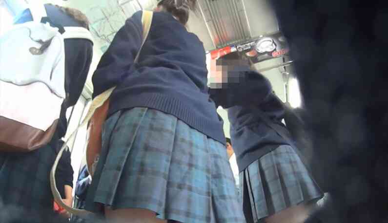 真‧偷拍神人!!放學~是大家最沒戒心的時候~青春的胴體讓人垂涎欲滴~