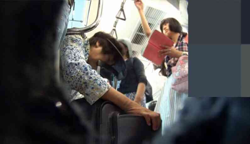 真‧偷拍神人!! 認真讀書的妹妹最可愛了~❤