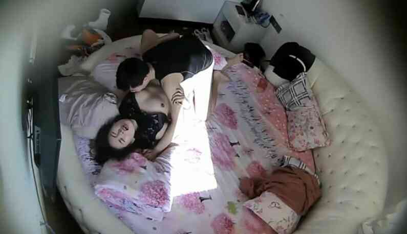 還記得之前聯誼認識的校花嗎？飢渴男才不管她有沒有先洗澡澡呢~(還是其實是個笑話?)