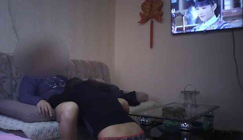 [JAV101本土精選!] 人妻殺手牛哥 趁著情婦老公出差~直接登門偷情一碗~人妻即使想看甄環傳~還是敵不過想偷情的心~