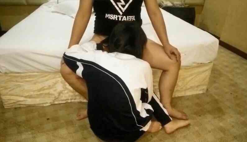 สาวน่ารักแอบมาเรียนเพศศึกษาตอนพักกลางวัน