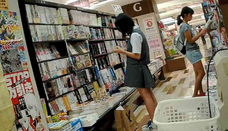 แอบถ่ายใต้กระโปรงสาวๆ  52