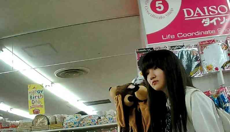 แอบถ่ายใต้กระโปรงสาวๆ  74