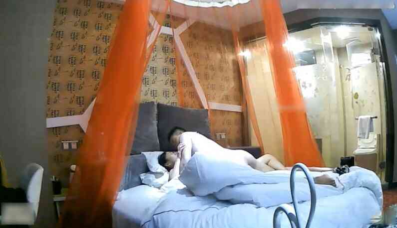 ตั้งกล้องแอบถ่ายนักศึกษาไร้เดียงสา มีเซ็กส์กับแฟนในม่านรูด ถึงจะโดนบังคับแต่ก็ฟินติดๆสองหน