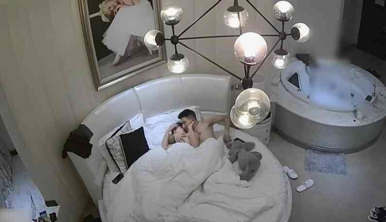 สาวออฟฟิศหุ่นดีเข้ามาเปิดห้องเย็ดกับแฟน แถมเตรียมชุดเมดมาเย็ดซะด้วย