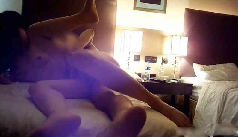 หนุ่มกวางตุ้งเอากับสาวสวยอย่างรแง