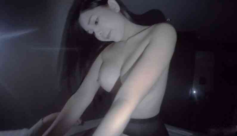 สาวลูกครึ่งโชว์นมสวย