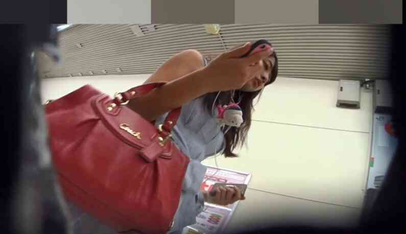 真‧偷拍神人!!高級相機在手 石榴裙下的任何秘密一個都不漏!  153