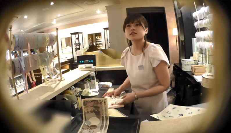 แอบถ่ายใต้กระโปรงพนักงานสาวๆ 57