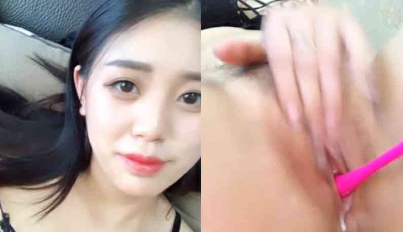 สาวตาโตช่วยตัวเอง