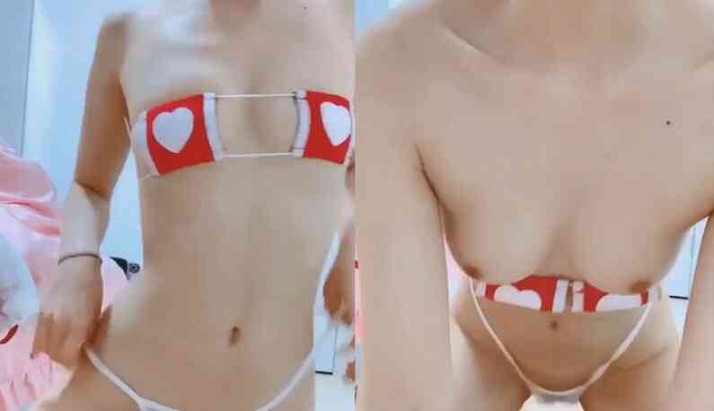 網隱少女醬C 愛心下的小貧乳~我貧乳我驕傲!!