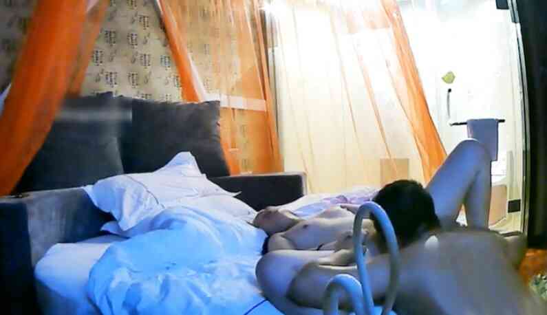 小胖哥第一次微信招妓~才見面也不前戲就開啪~包日就是要操到爽~一次接一次狠狠操了4波!!