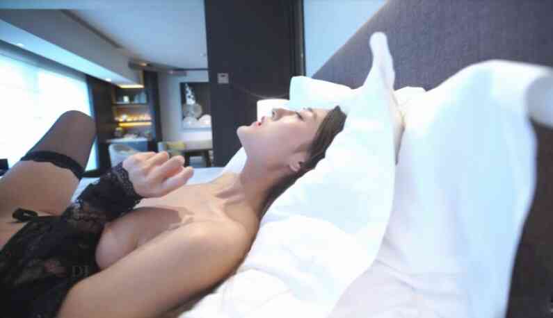 คลิปหลุดนางแบบโม๊กของตากล้อง