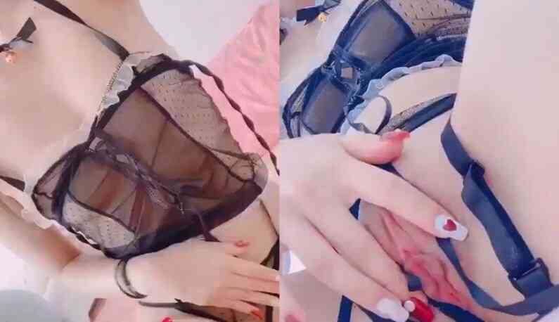 ความรักครั้งแรกสีชมพู~ คนขี้ขลาดรสอาหารทะเล~ พี่น้อง นี่เป็นครั้งสุดท้ายที่ฉันจะผ่านวิดีโอของ Xiao Huang~